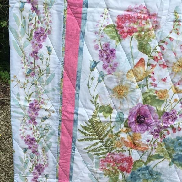 NWT Handcrafted Pastels Floral Quilt - Picture 9 of 16
